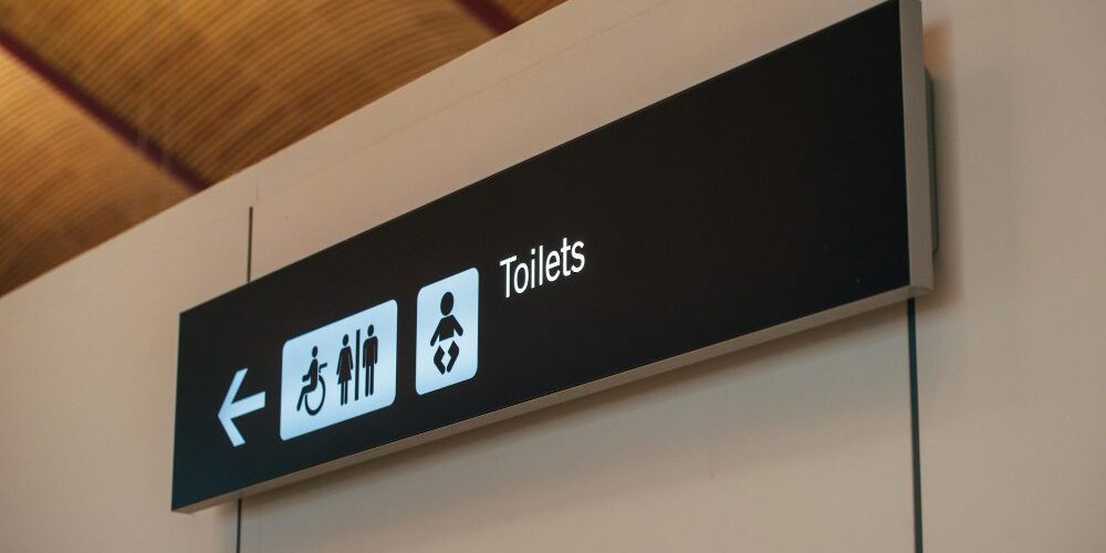 toilet-sign-direction-airport
